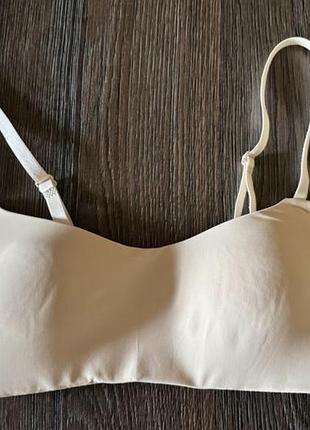 Безшовний бюстгальтер у бежевому кольорі