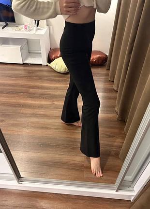 Штани класичні кльош висока посадка bershka
