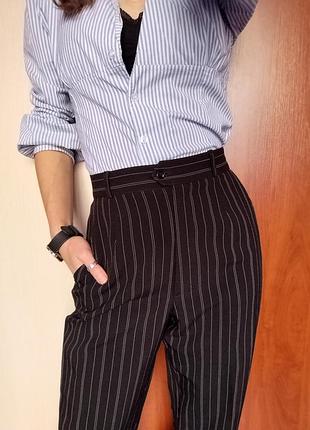 Брюки классические черные прямые в тоненькую белую полосочку, размер м/46, используемое
