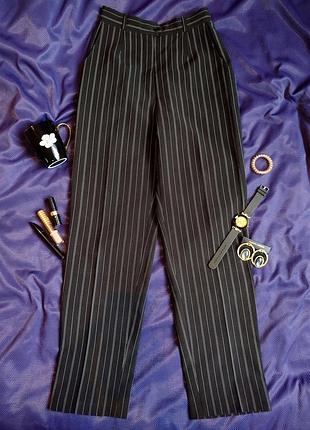 Брюки класичні чорні прямі в тоненьку білу смужечку, розмір м/46, вживане