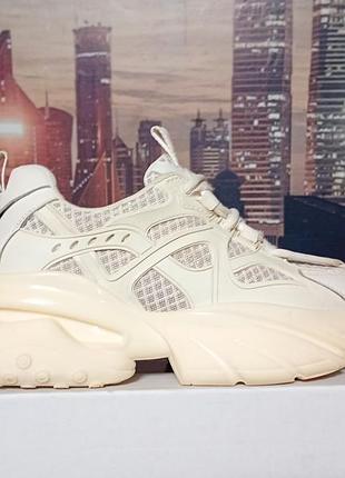 Женские кроссовки estro es 8, размер 36, длина стельки 23 см, натуральная кожа,стан идеальный