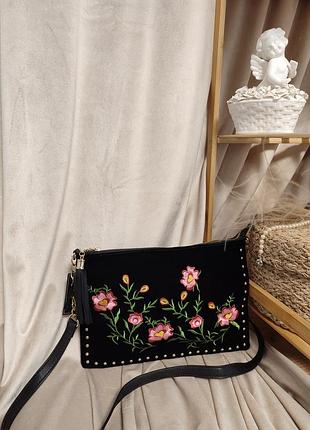 Большой клатч – настоящая жемчужина гардероба!