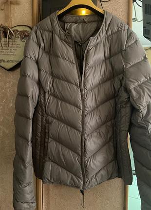 Пуховик жіночій в ідеальному стані