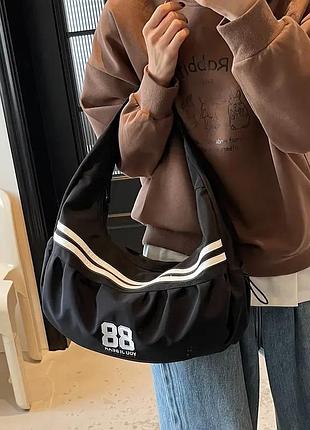 Сумка спортивная черного цвета