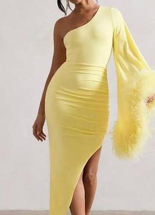 Розкішна сукня з пірʼям