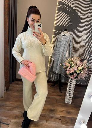 Теплий і затишний костюм