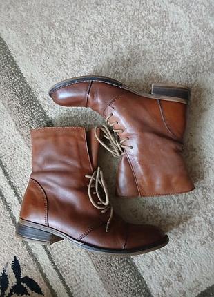 Кожаные ботинки