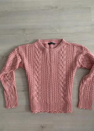 Рожевий светр в косичку