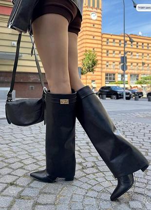 Чоботи жіночі