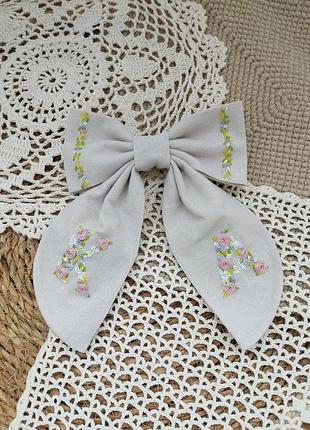 Вишитий бант з ініціалами / бант з вишивкою монограма