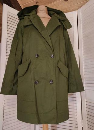Фирменный зеленый плащ
