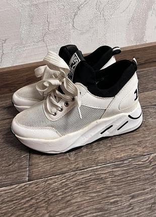 Кросівки літні