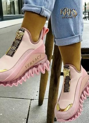 Кросівки жіночі