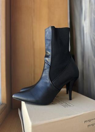 Черевики, ботинки на каблуках