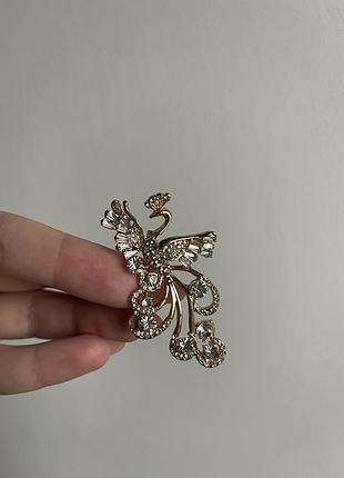Металева брошка «королівський птах» — блискуча елегантність