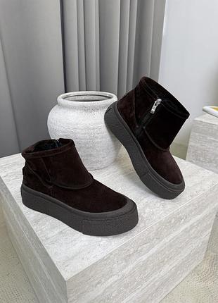 Натуральні жіночі чоботи шоколадного кольору