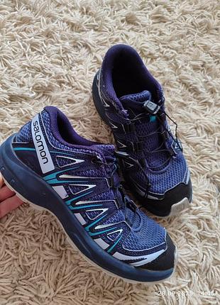 Фірмові кросівки