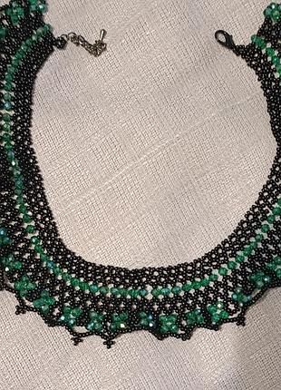 Селянка з зеленими кришталевими намистинами