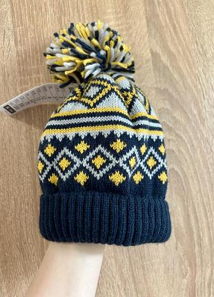 Шапка з помпоном