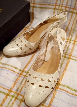 Бежевые туфли ilasio renzoni 38 р натуральная кожа