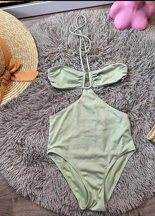 Суцільний купальник