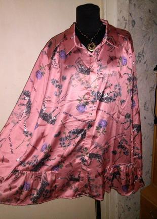 Чудна,"атласна" блузка в незвичайний принт,великого розміру,lost ink1 фото