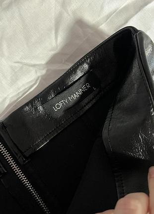 Класна лакована спідниця