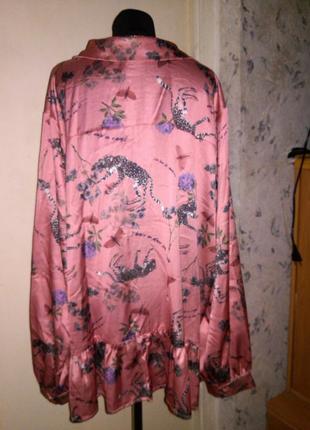 Чудна,"атласна" блузка в незвичайний принт,великого розміру,lost ink5 фото