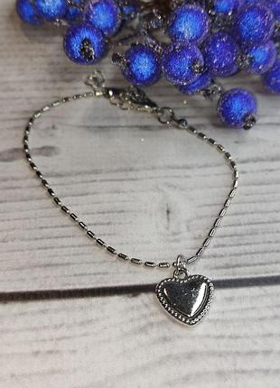 Милый очаровательный браслет