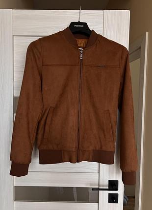 Чоловіча замшева курточка в рижому кольорі
