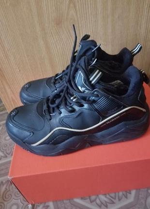 Зимние кроссовки 42 р