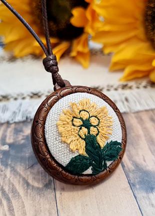 🔺🌻🌿 кулон с вышивкой подсолнечника на шнурке в украинском, этно-стиле натуральное дерево