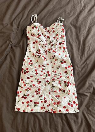 Біла сукня в вишні, літній сарафан в збірку з вишнями