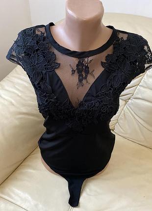 Продам чорне боді з короткими рукавами та мереживними вставками