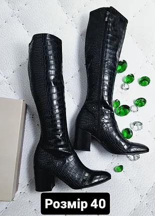 Franco sarto оригінал чорні високі чоботи з анімал тисненням на підборах