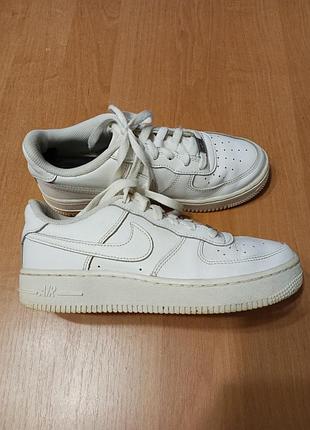 Кожаные кроссовки унисекс от известного бренда