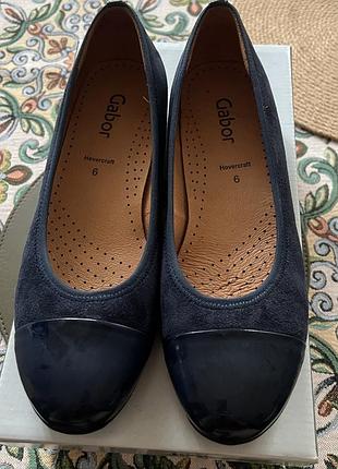 Замшевые туфельки.