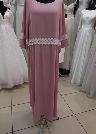 Вечернее платье большого размера по этикетке 3xl, ткань шифон с кружевом, миди, цвет пудровый, с три четвертными рукавом.
