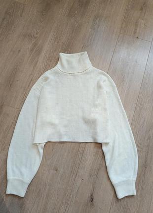 Свитер белый