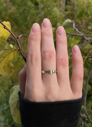 Каблучка з хризолітом (перидотом) срібло