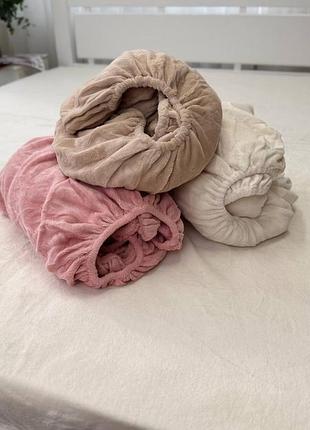 Велюрове простирадло на резинці