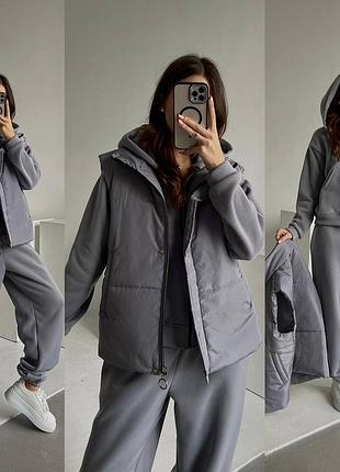 Женский костюм и жилетка