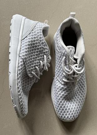 Кросівки жіночі vty