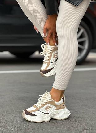 Женские кроссовки