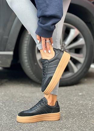 Жіночі кросівки