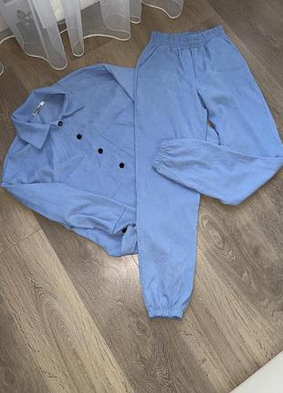 Костюм жіночий дуже красивого блакитного кольору