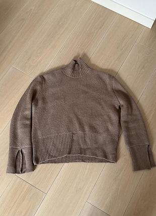 Светр вʼязаний