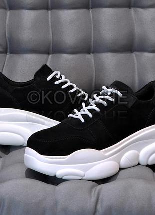 Женские утепленные кроссовки на массивной белой подошве черные натуральные замшевые кеды на платформе тедди teddy bear размер 36 37 38 39 40