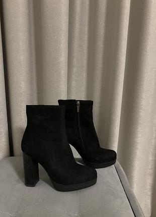 Сапожки на каблуку