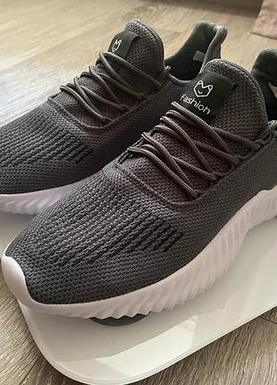 Кроссовки типа adidas